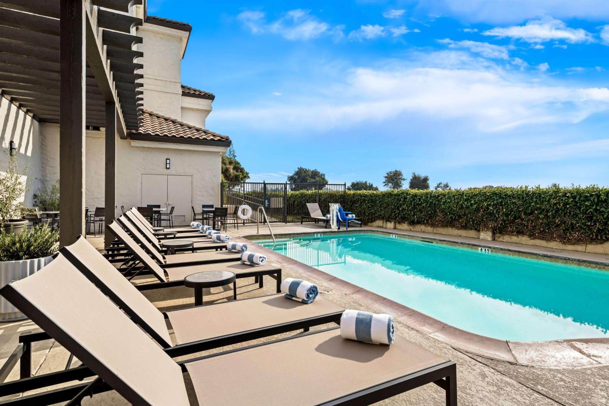 Hampton Inn Morgan Hill Exteriör bild
